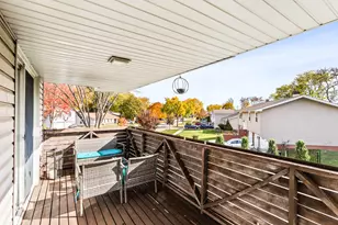 1585 W Oakmont Rd, Hoffman Estates, IL 60169 - Photo 20