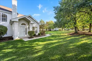 1320 Georgetown Dr, Batavia, IL 60510 - Photo 2