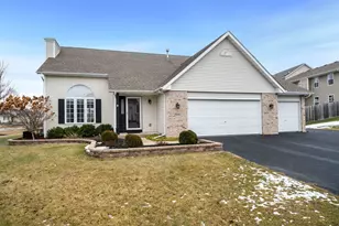 12441 Woodcrest Ln, Roscoe, IL 61073 - Photo 2