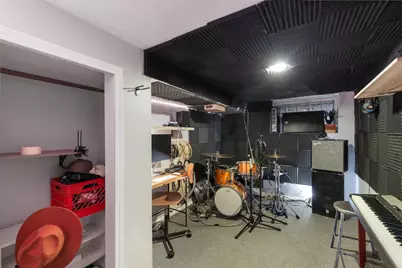 [Address not provided], Chicago, IL 60651 - Photo 16