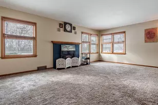 1013 E Main St, Rockton, IL 61072 - Photo 4