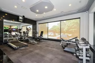 2451 W Howard St, Chicago, IL 60645 - Photo 12