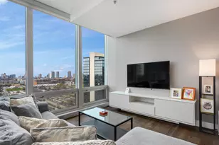 500 W Superior St, Chicago, IL 60654 - Photo 6