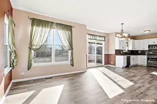 443 E Stockton Ct, Round Lake Beach, IL 60073 - Photo 10