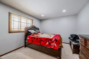 8821 W 100th St St, Palos Hills, IL 60465 - Photo 12