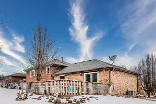 8821 W 100th St St, Palos Hills, IL 60465 - Photo 4