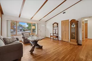 612 White Pine Rd, Buffalo Grove, IL 60089 - Photo 4