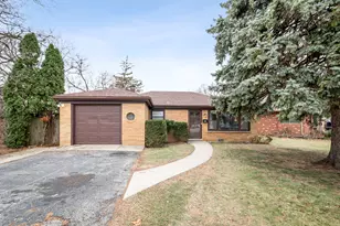 6801 W 109th St, Worth, IL 60482 - Photo 2
