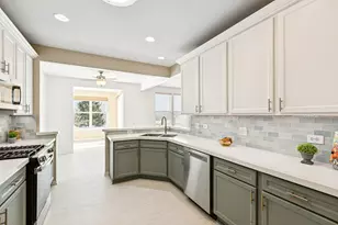 3251 Sheridan Ln, Mundelein, IL 60060 - Photo 10