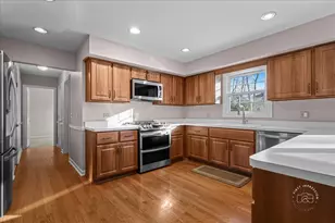 852 Waverly Ct, Naperville, IL 60563 - Photo 10