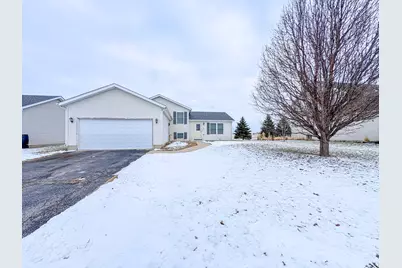 424 N Aspen Drive, Cortland, IL 60112 - Photo 1