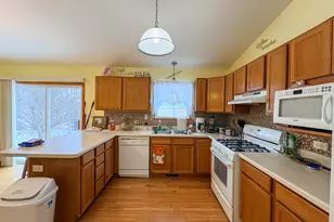 424 N Aspen Dr, Cortland, IL 60112 - Photo 8