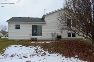 424 N Aspen Dr, Cortland, IL 60112 - Photo 32
