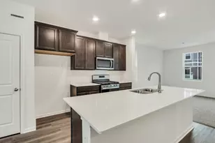 569 Yosemite Wy, Mundelein, IL 60060 - Photo 4