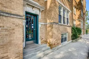 2306 W Jarvis Ave, Chicago, IL 60645 - Photo 2