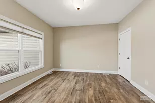 541 Omaha Dr, Yorkville, IL 60560 - Photo 6