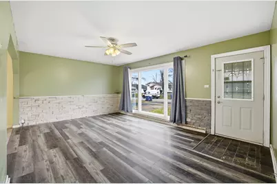 706 W James Avenue, Villa Park, IL 60181 - Photo 2