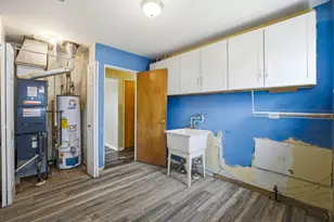 706 W James Ave, Villa Park, IL 60181 - Photo 12