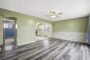 706 W James Ave, Villa Park, IL 60181 - Photo 4