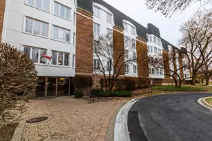 225 Lake Blvd, Buffalo Grove, IL 60089 - Photo 1