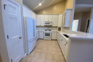 1626 S Luther Ave, Oakbrook Terrace, IL 60181 - Photo 8