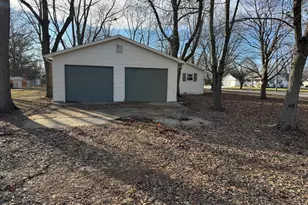281 E Sprague St, Bement, IL 61813 - Photo 24