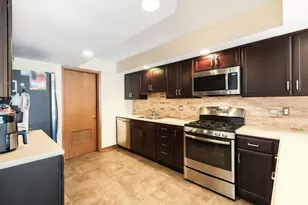 1S045 Spring Rd, Oakbrook Terrace, IL 60181 - Photo 4