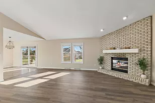 5135 Walnut Grove Dr, Poplar Grove, IL 61065 - Photo 4