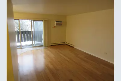 135 Pickwick Drive #E, Schaumburg, IL 60193 - Photo 2