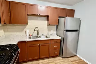 2347 Carnation Dr, Crest Hill, IL 60403 - Photo 8