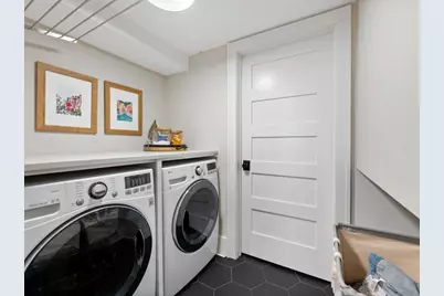 2109 W Montrose Avenue, Chicago, IL 60618 - Photo 32