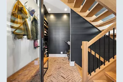 2109 W Montrose Avenue, Chicago, IL 60618 - Photo 2