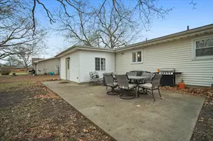 517 Sunrise Dr, Chenoa, IL 61726 - Photo 32