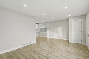 2754 E 127th St, Chicago, IL 60633 - Photo 4