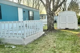 93 Oak Ave, Sandwich, IL 60548 - Photo 2