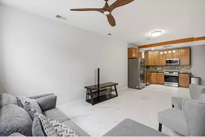 3808 W Belle Plaine Avenue #G, Chicago, IL 60618 - Photo 4