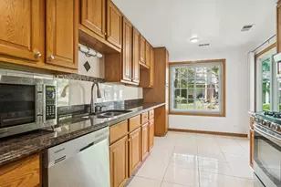 1316 Evergreen Dr, Palatine, IL 60074 - Photo 10