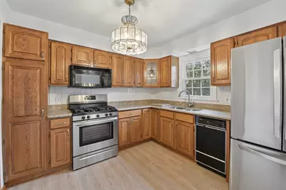 325 E Prairie Avenue, Lombard, IL 60148 - Photo 8
