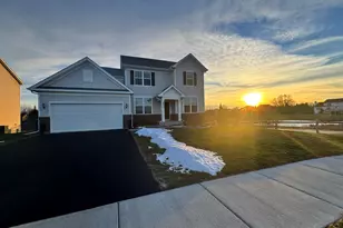 900 Treeline Dr, Algonquin, IL 60102 - Photo 2