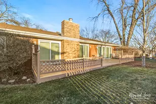 2 Guildford Dr, Bourbonnais, IL 60914 - Photo 4