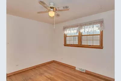 15043 Tripp Avenue, Midlothian, IL 60445 - Photo 8