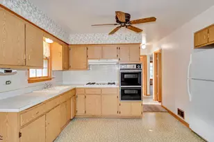 15043 Tripp Ave, Midlothian, IL 60445 - Photo 4