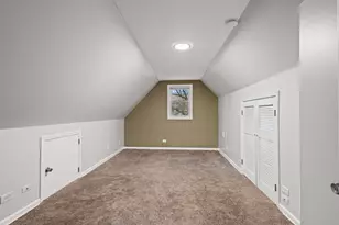 3251 W Berteau Ave, Chicago, IL 60618 - Photo 14