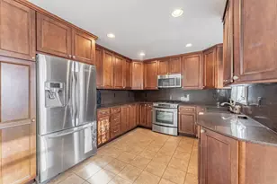 729 Yates Ave, Romeoville, IL 60446 - Photo 8