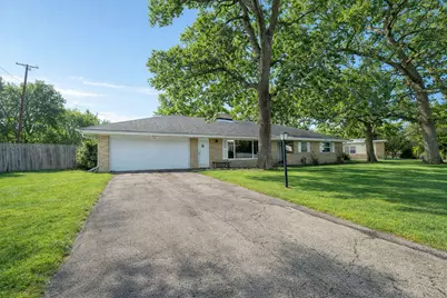 801 Woodlawn Drive, Dekalb, IL 60115 - Photo 1