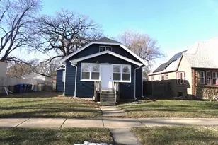 1126 N Ash St, Waukegan, IL 60085 - Photo 2