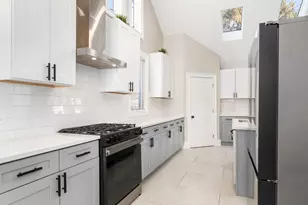 1906 N Summit St, Wheaton, IL 60187 - Photo 12