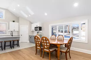 1906 N Summit St, Wheaton, IL 60187 - Photo 8