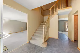 609 Deborah Ct, Schaumburg, IL 60193 - Photo 2