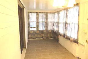 722 Richards St, Joliet, IL 60433 - Photo 4